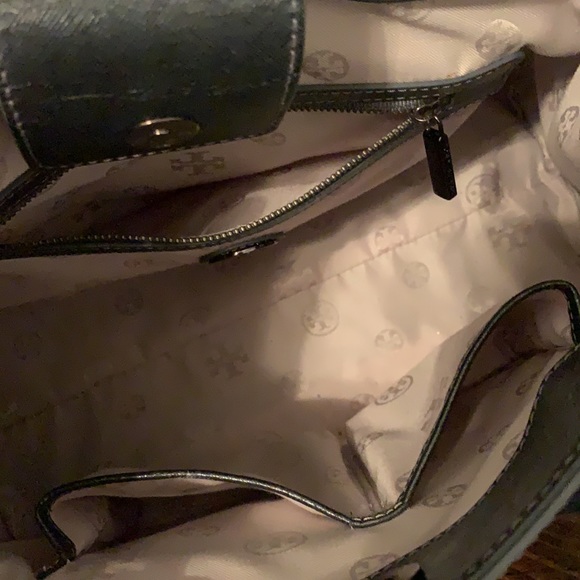 Beautiful perfect size Tory Burch bag. - Picture 4 of 7